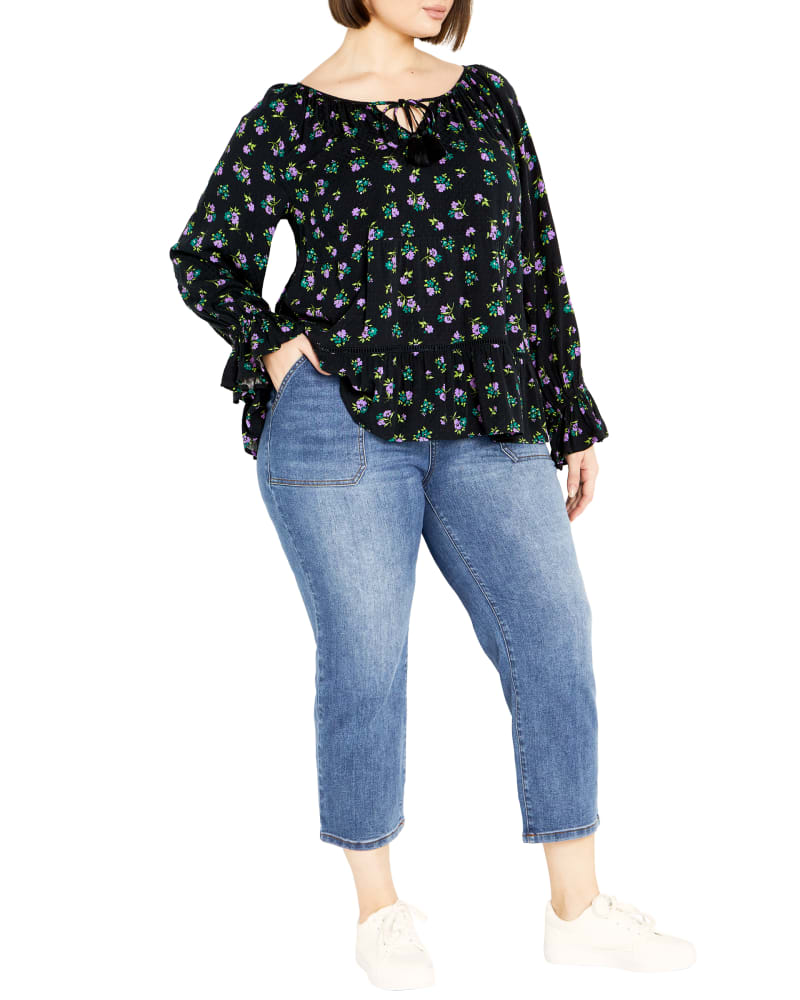 Front of a model wearing a size 16 TOP FLORAL FIELDS in Navy Floral by avenue. | dia_product_style_image_id:322934